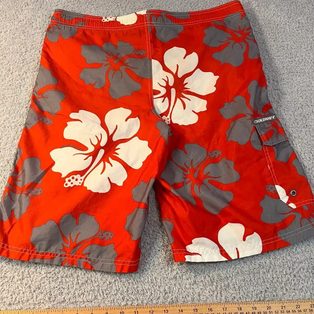 Old Navy white and green hibiscus print  3 pockets waist 17” length 23”